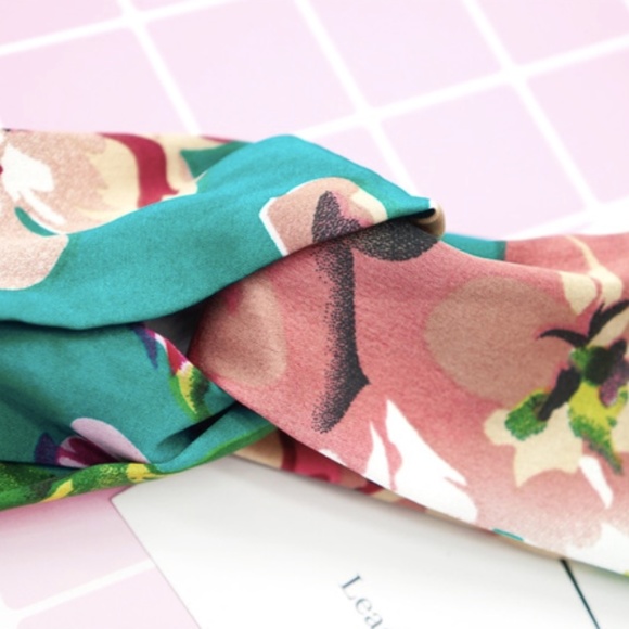 Floral Knotted Headband (1 pc.) - Picture 8 of 9